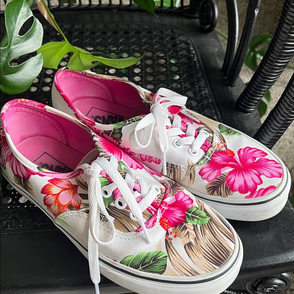 Hawaiian Floral print Vans, size 7. Great condition.